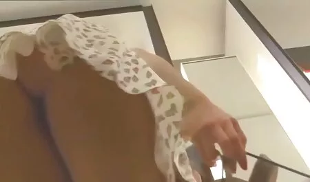 Multidão xvídeosamadoras de meninas jogando cartas para a libido