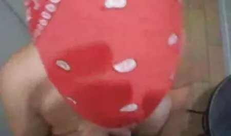 Uma menina com um peito natural é xvideos lesbicas amadoras a compra de um sutiã