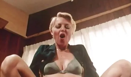 Dois membros de perfuração de xvideos brasileiro amador pé é uma menina bonita