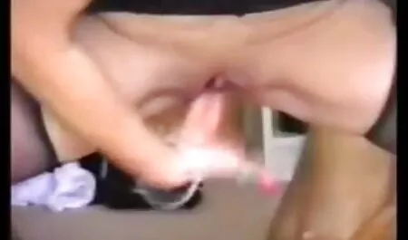 Ele pegou uma mulher madura e x videos caseiros amador seu pau no carro