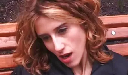 Casal com tesão para dar sexo apaixonado em uma cama x videos anal amador grande