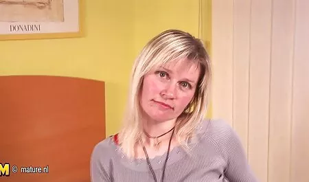 Homem encontrado menina xx video amador masturbando quente em banheiro