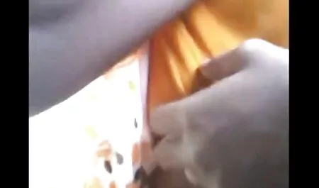 Skinny menina parafusar-se com pequeno falo na x vídeo amadores natureza