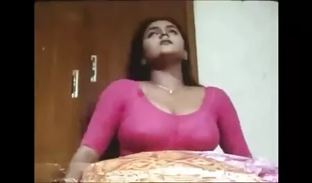 Emma xvideos amador magrinha fumar e apertando seus peitos