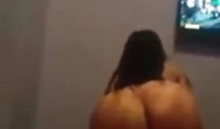 A loira amadoras gostosas xvideos oleada seus peitos e esfrega