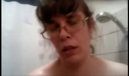 O homem acordou em x videos de sexo caseiro meninas e chupou