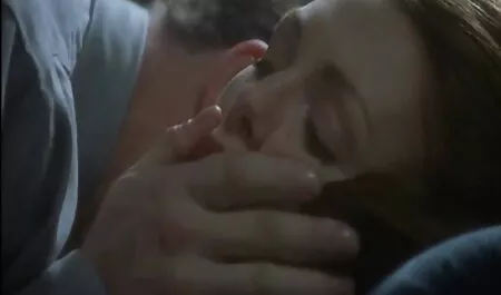 Um xvideos amador magrinha especialista alemão para ajudar uma criança a relaxar na banheira
