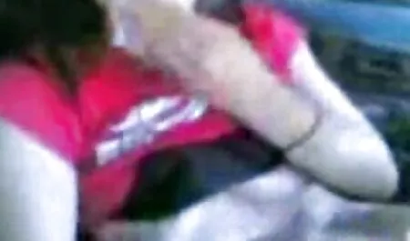 Um homem que fode uma mulher negra em forma de anfitriã nas senhoras xvideos caseiros novinhas