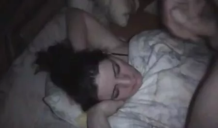 No limiar de sua casa, ela tirou a roupa interior e xvideos amador gemendo começou a se masturbar.