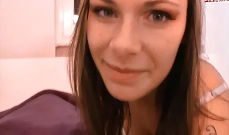 Pervertido Matilda enroscando-se enquanto em uma fileira de gato xvideos gozadas amadoras