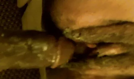 De manhã, as x videos caseiros amador lésbicas se divertem com brinquedos e, à noite, chupam um cara