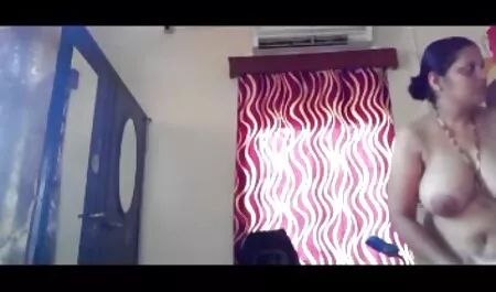 Peituda lésbica fino fino x video mador jogando bichanos com boca e dedos posando 69