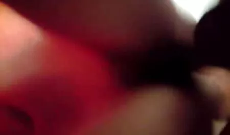 Vestir uma x videos amadores anal bela morena em um vestido vermelho