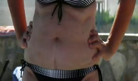 Sexy Morena nua na fundição xvideo amador na rua e chupando o pênis