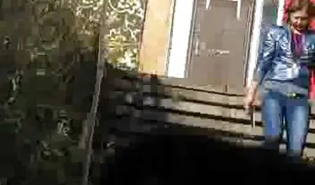 Puta com xvideo caseiro swing uma tatuagem em seu corpo, acariciando a buceta molhada
