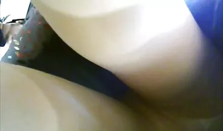 Menina com mamilos inchados fode no xx video amador quintal