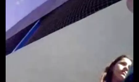 Russo menina x video caseiro amador com cabelos escuros chupando e aparafusando um menina por 1 menina